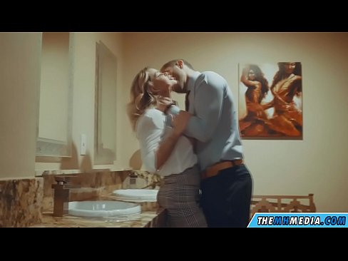 ❤️ Pan fydd melyn busty yn eich hudo mewn ystafell orffwys gyhoeddus ❤ porno Rwsiaidd ar cy.sex-porntube.ru ☑